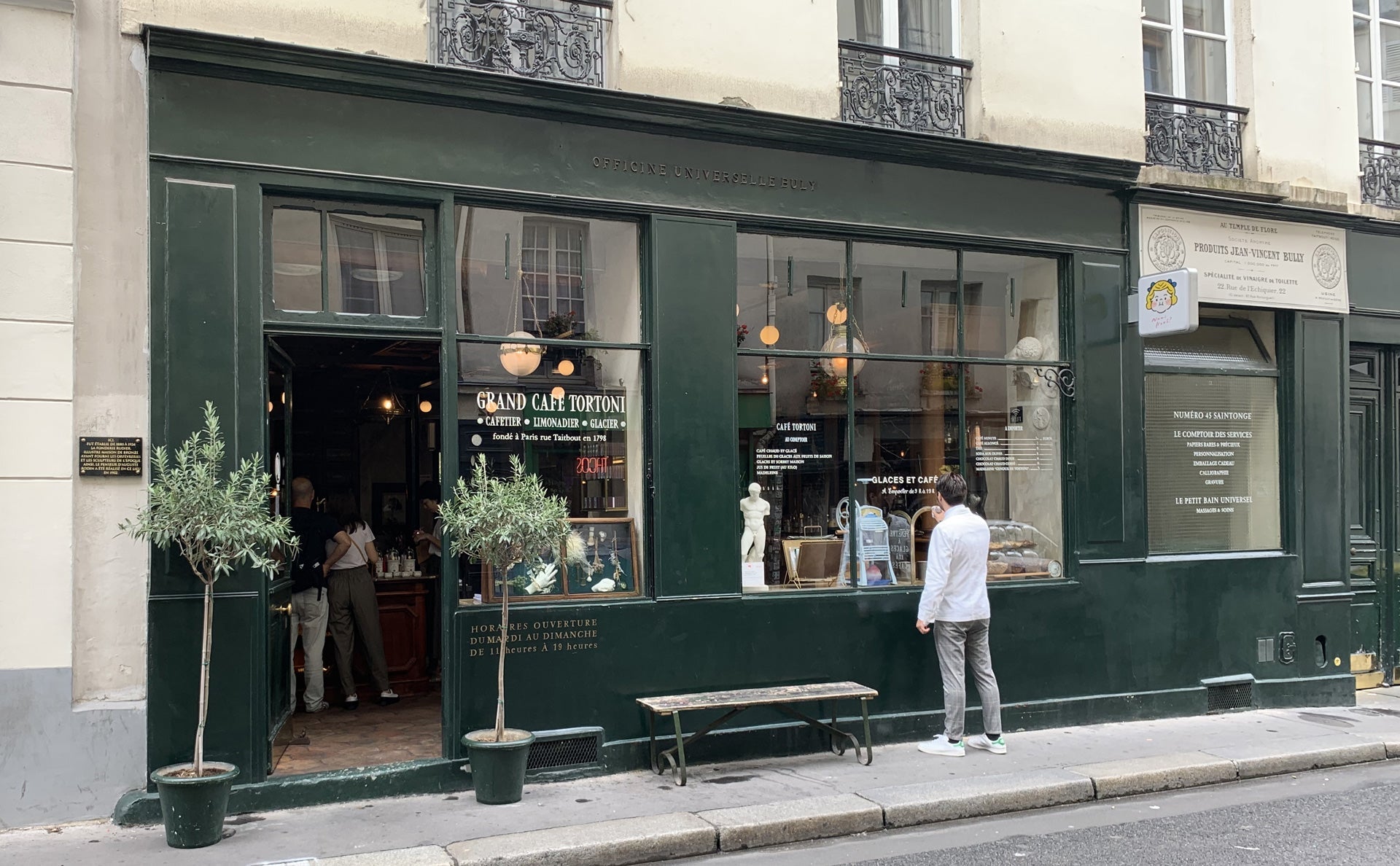 A shopping experience with 19th century charm with L'officine Universe –  Natalia Willmott