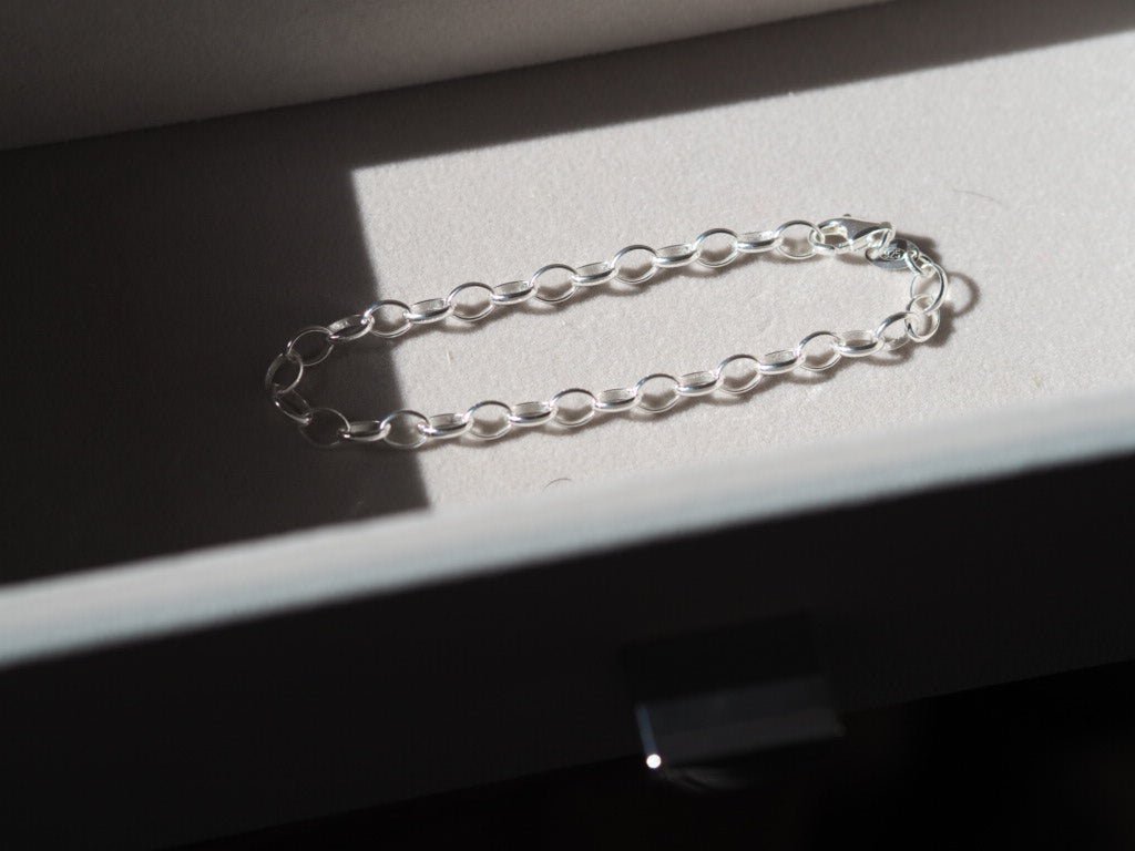 Camera with top flash vintage silver charm - Natalia Willmott