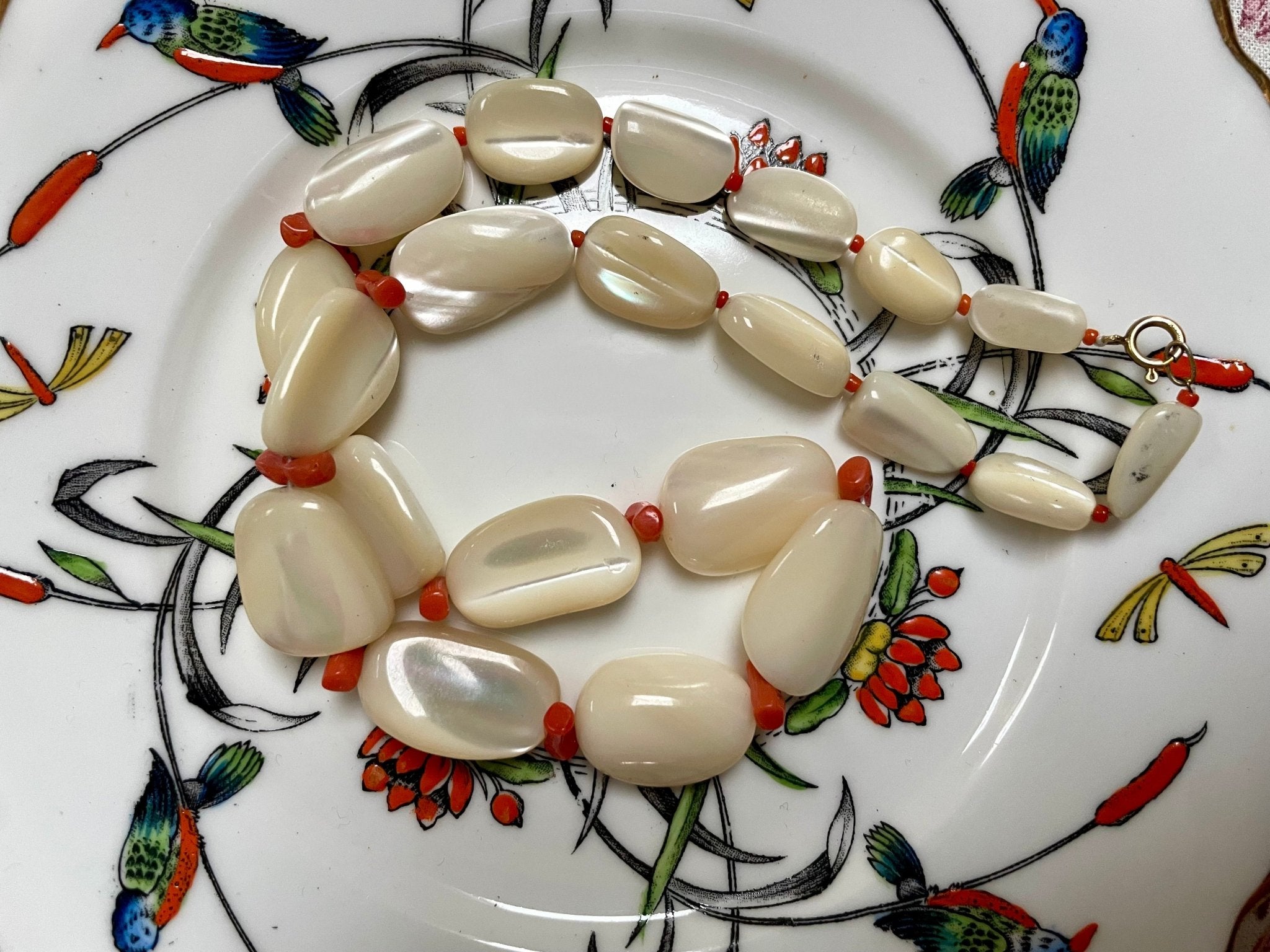 Mother of pearl and coral necklace - Natalia Willmott