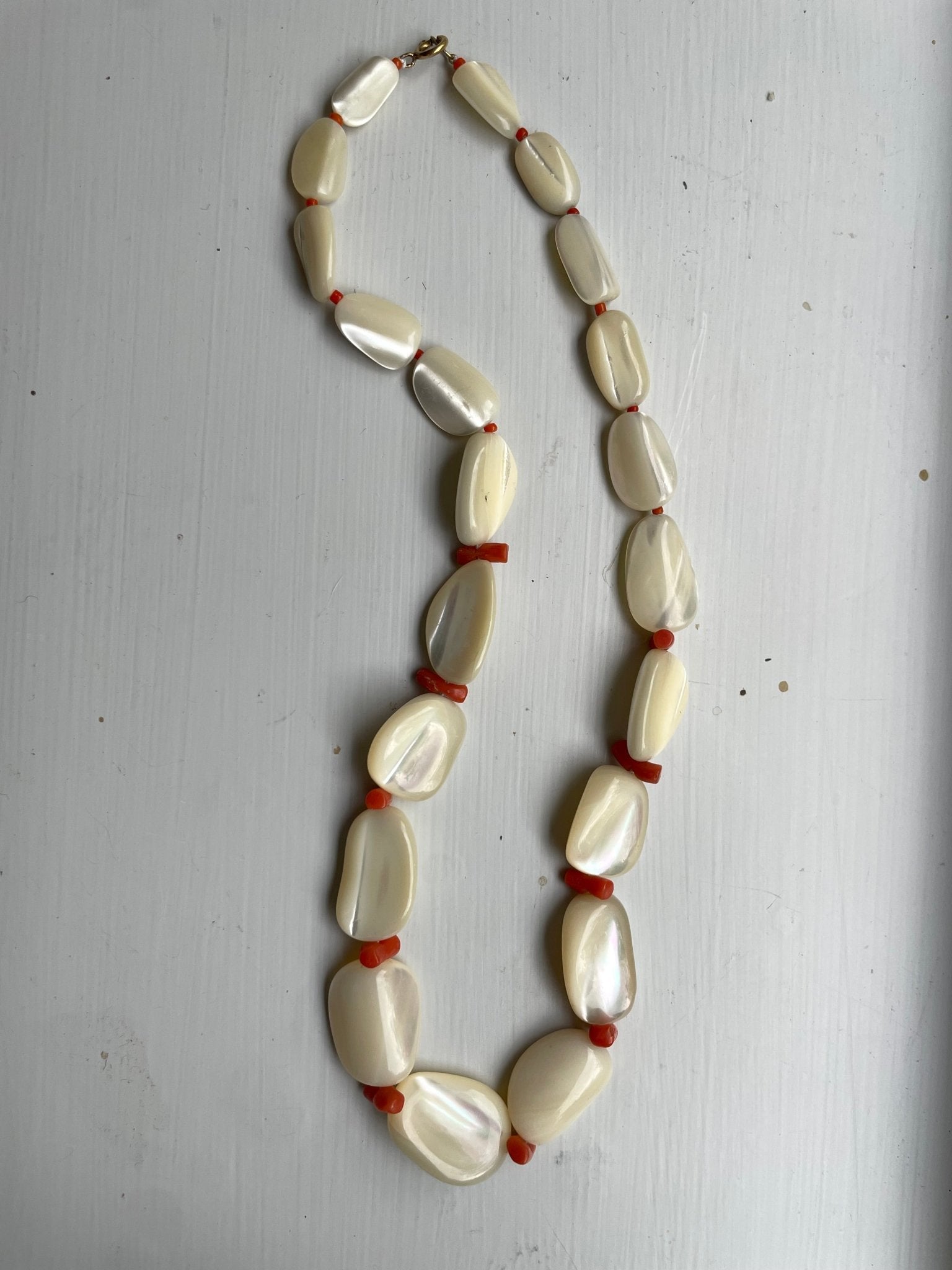 Mother of pearl and coral necklace - Natalia Willmott