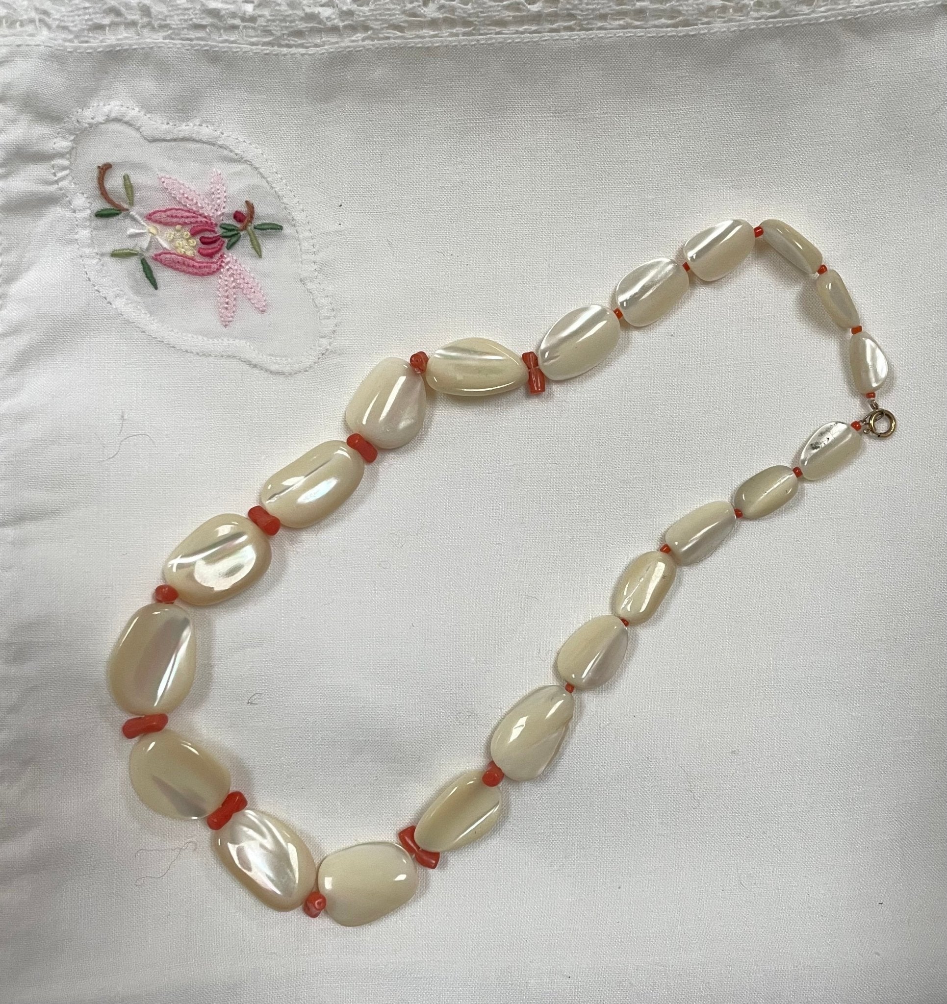 Mother of pearl and coral necklace - Natalia Willmott