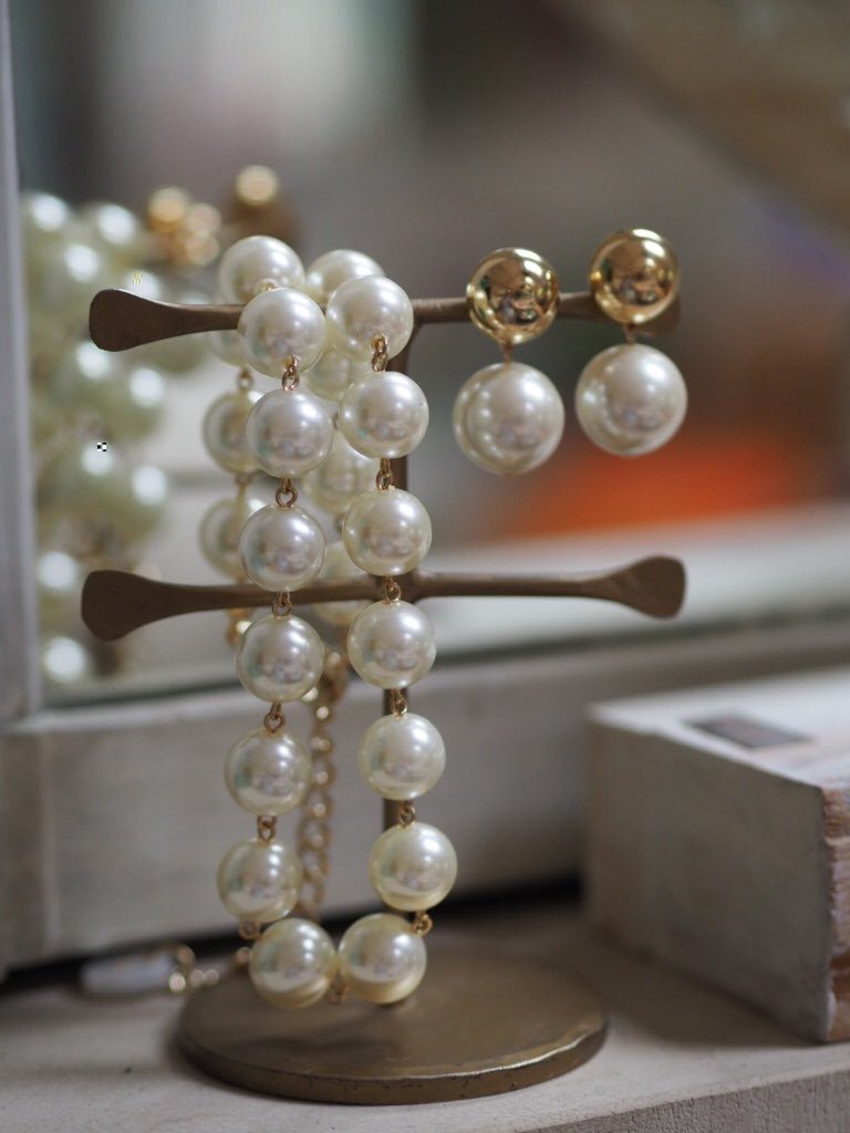 Pearl and gold earring - Natalia Willmott