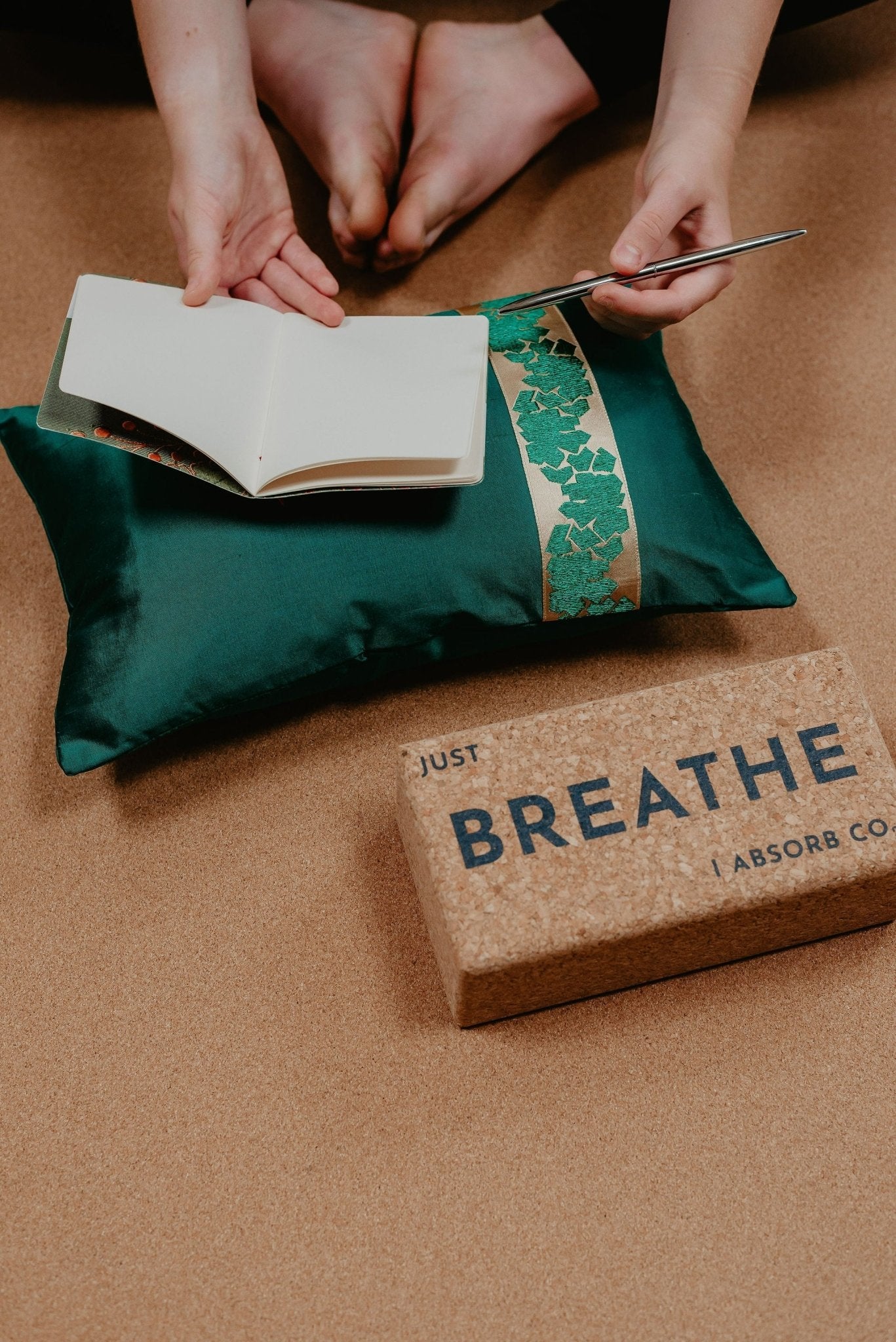 RITUEL GIFT BOX "FRAGMENT" BOND GREEN SILK CUSHION SET WITH GREEN AVENTURINE - Natalia Willmott