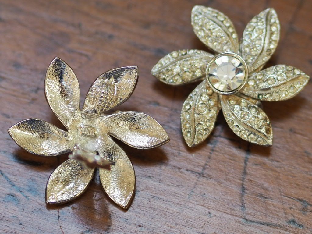 Sphinx flower shape vintage clip on earrings - Natalia Willmott