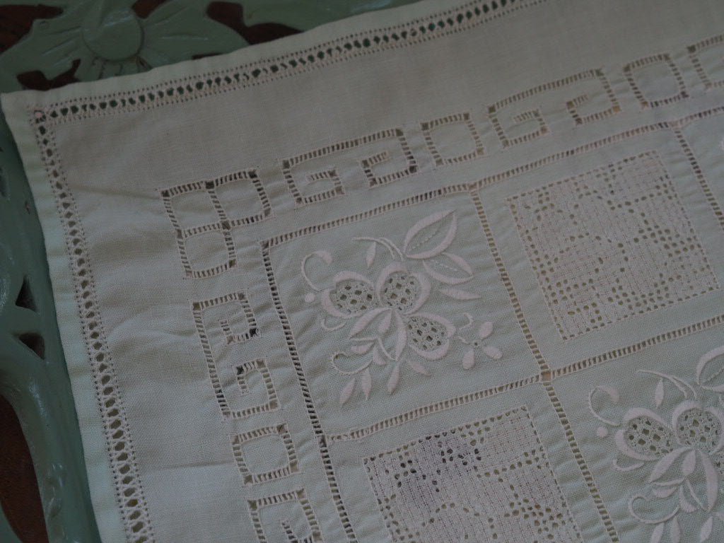 Vintage light green placemat - Natalia Willmott