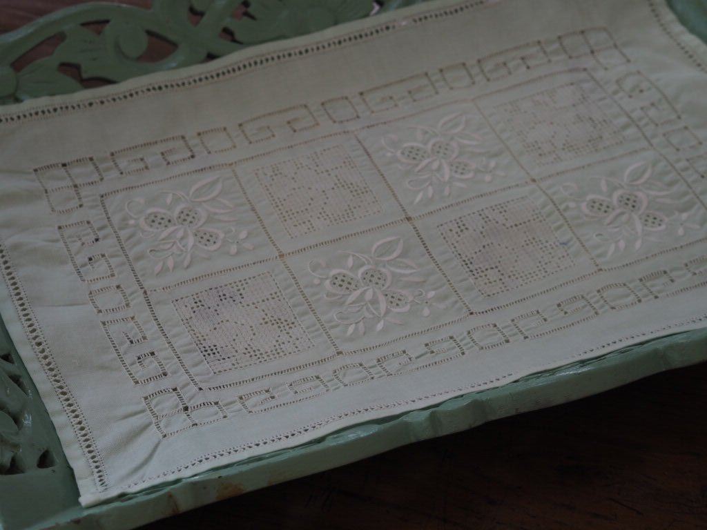 Vintage light green placemat - Natalia Willmott