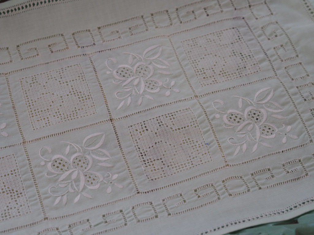 Vintage light green placemat - Natalia Willmott