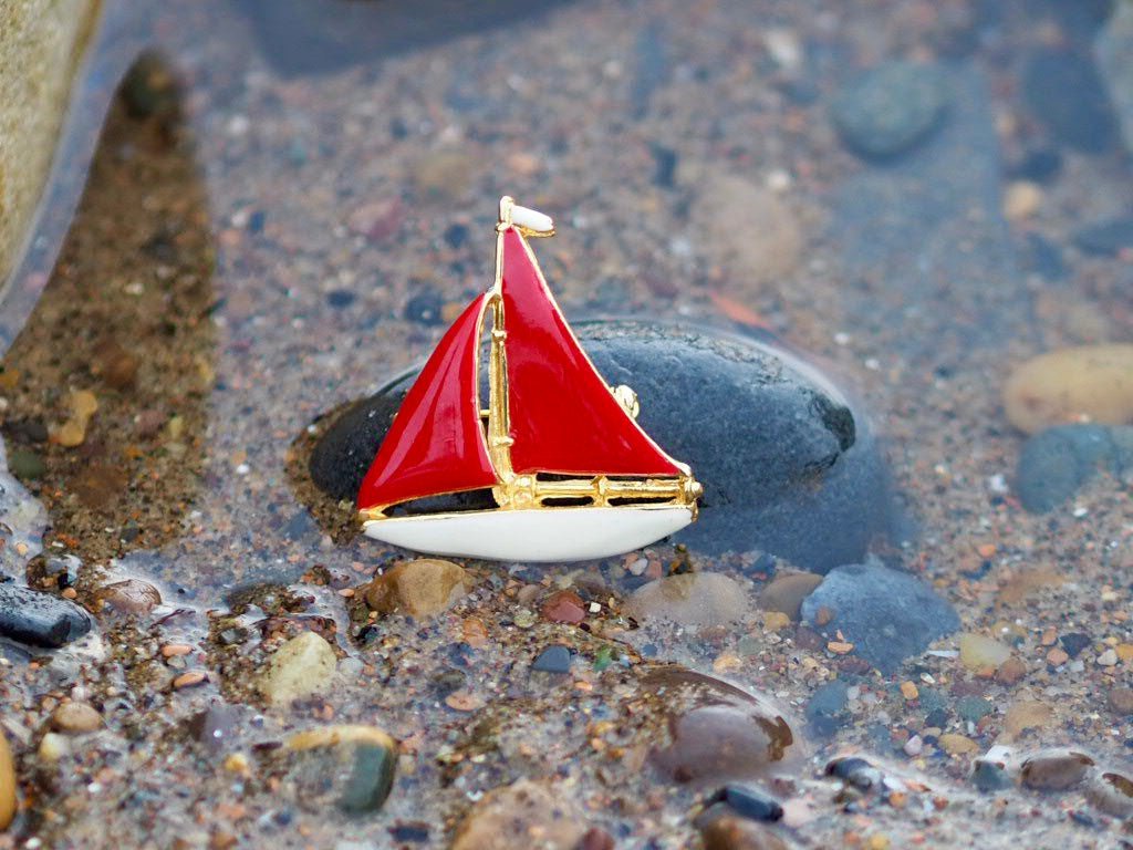 Vintage sailing boat brooch pin - Natalia Willmott