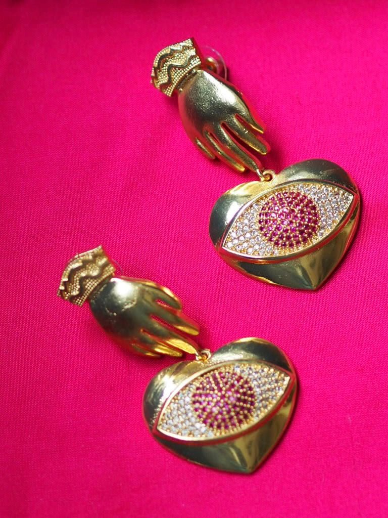 Brass hand and heart earrings with zircon - Natalia Willmott