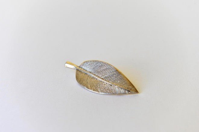 Brooch "Olympe" by Elisabeth Riveiro - Natalia Willmott
