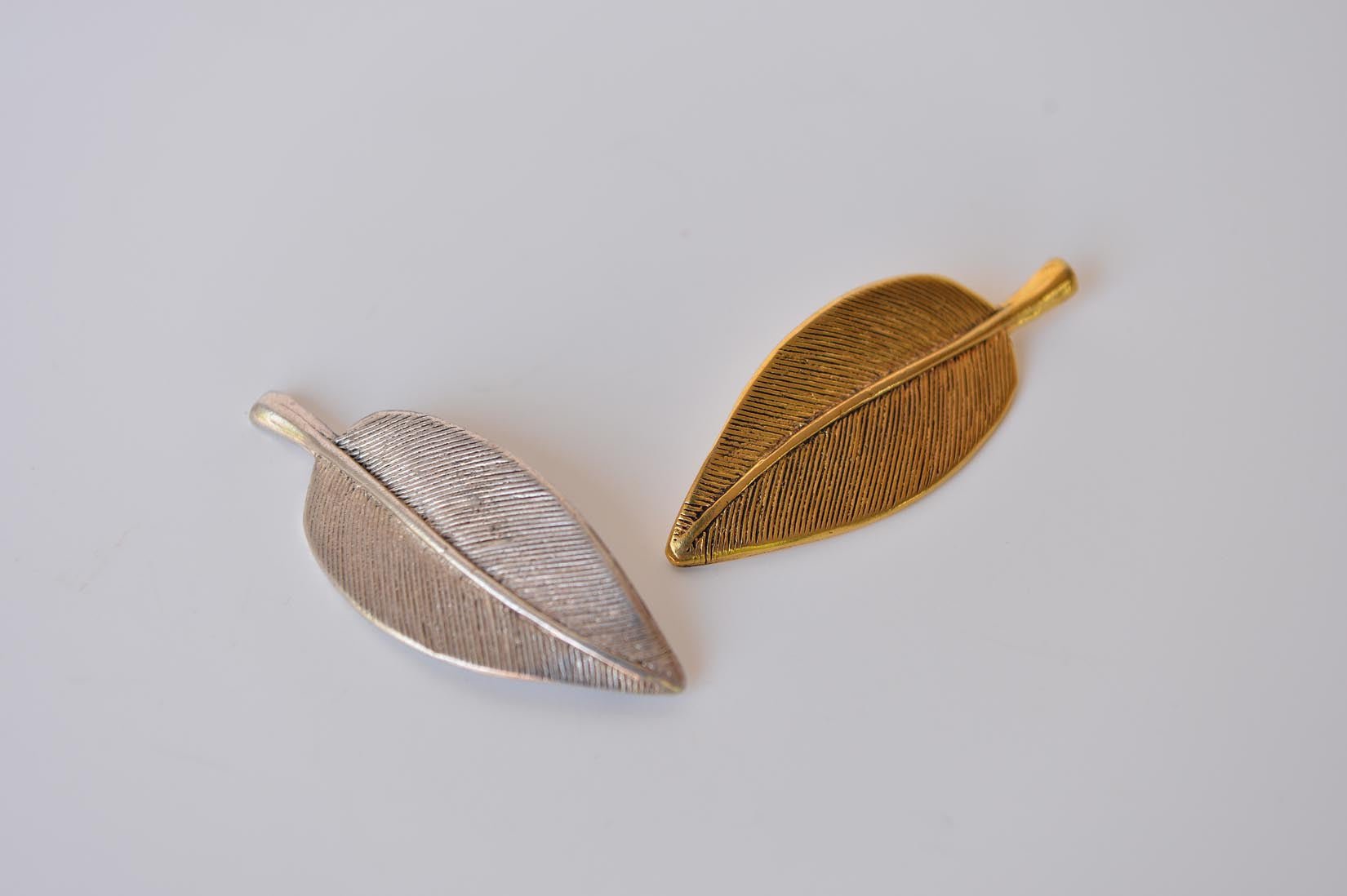 Brooch "Olympe" by Elisabeth Riveiro - Natalia Willmott