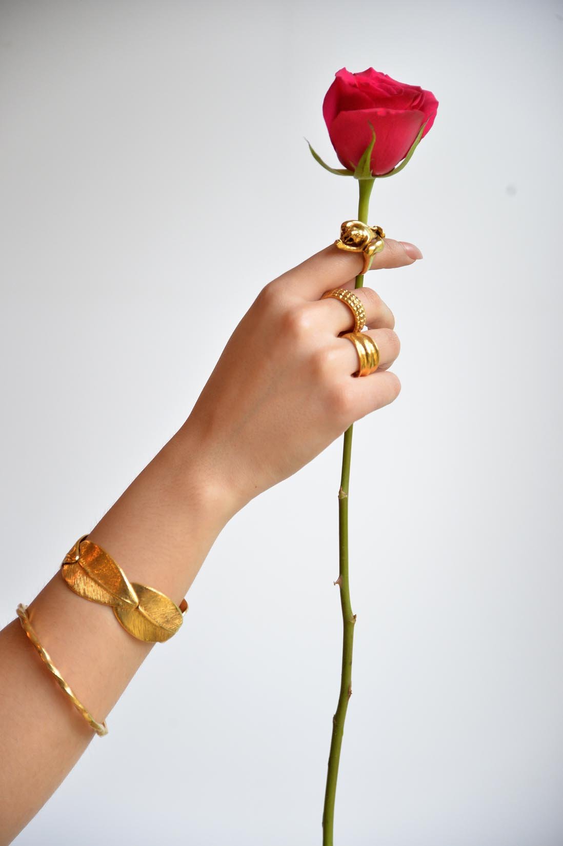 Circular bangle bracelet "Torsade" by Elisabeth Riveiro - Natalia Willmott
