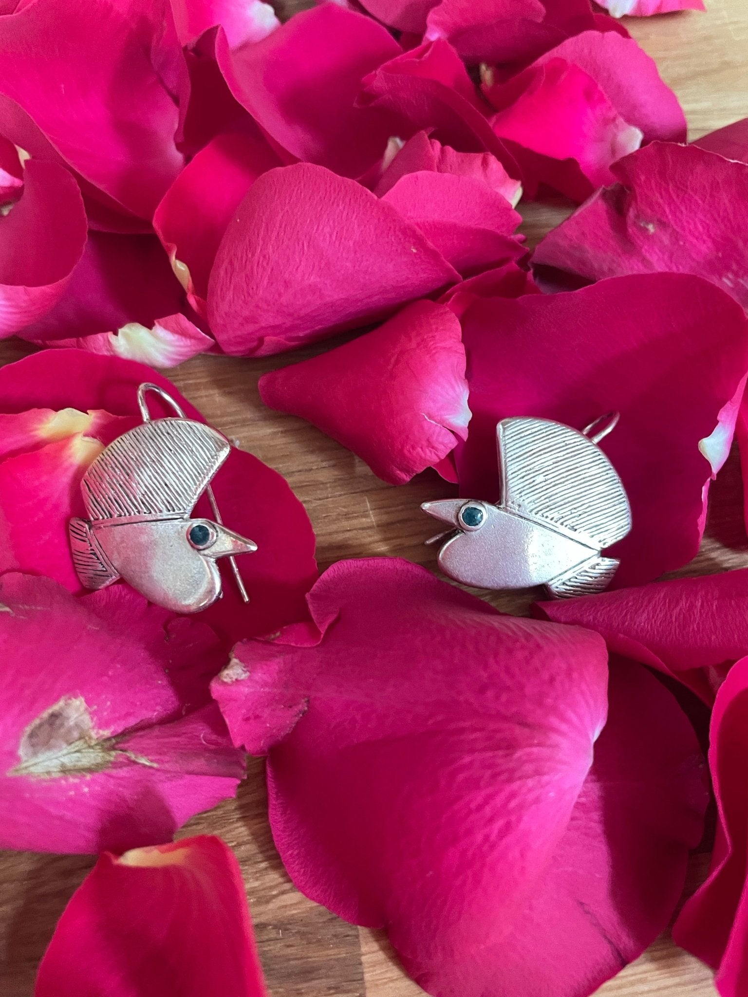 Earrings "Aeropost" by Elisabeth Riveiro - Natalia Willmott