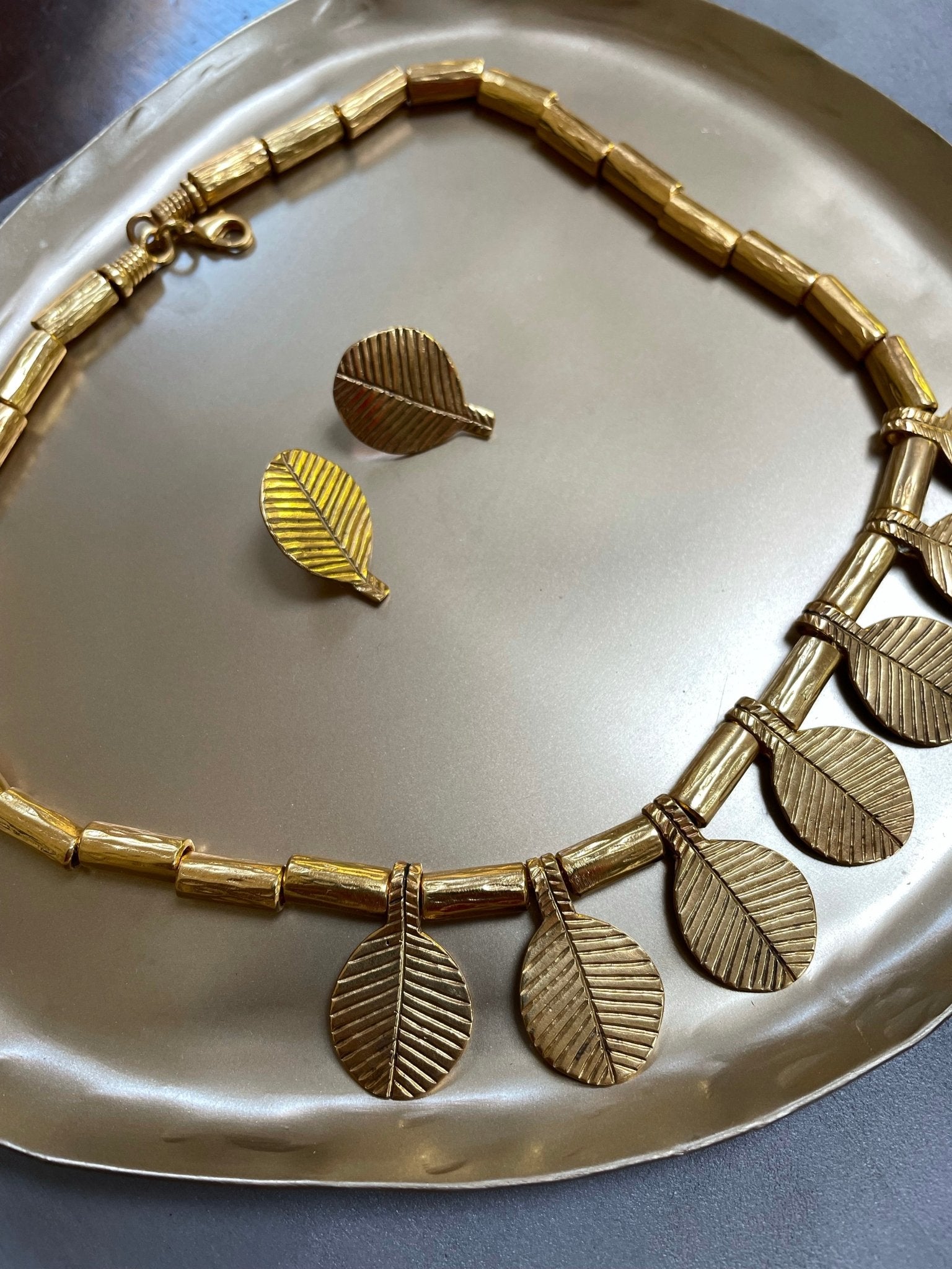 Earrings "Feuille" by Elisabeth Riveiro - Natalia Willmott