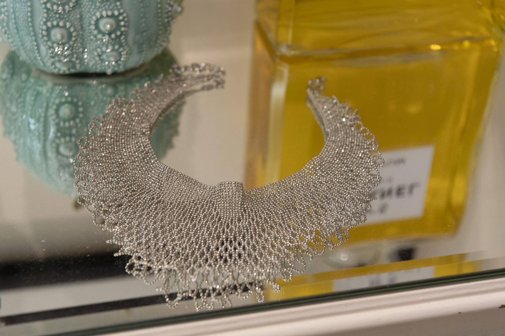 Filigree mesh tour du cou necklace - Natalia Willmott