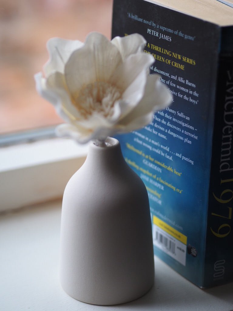 Flower diffuser object - Natalia Willmott