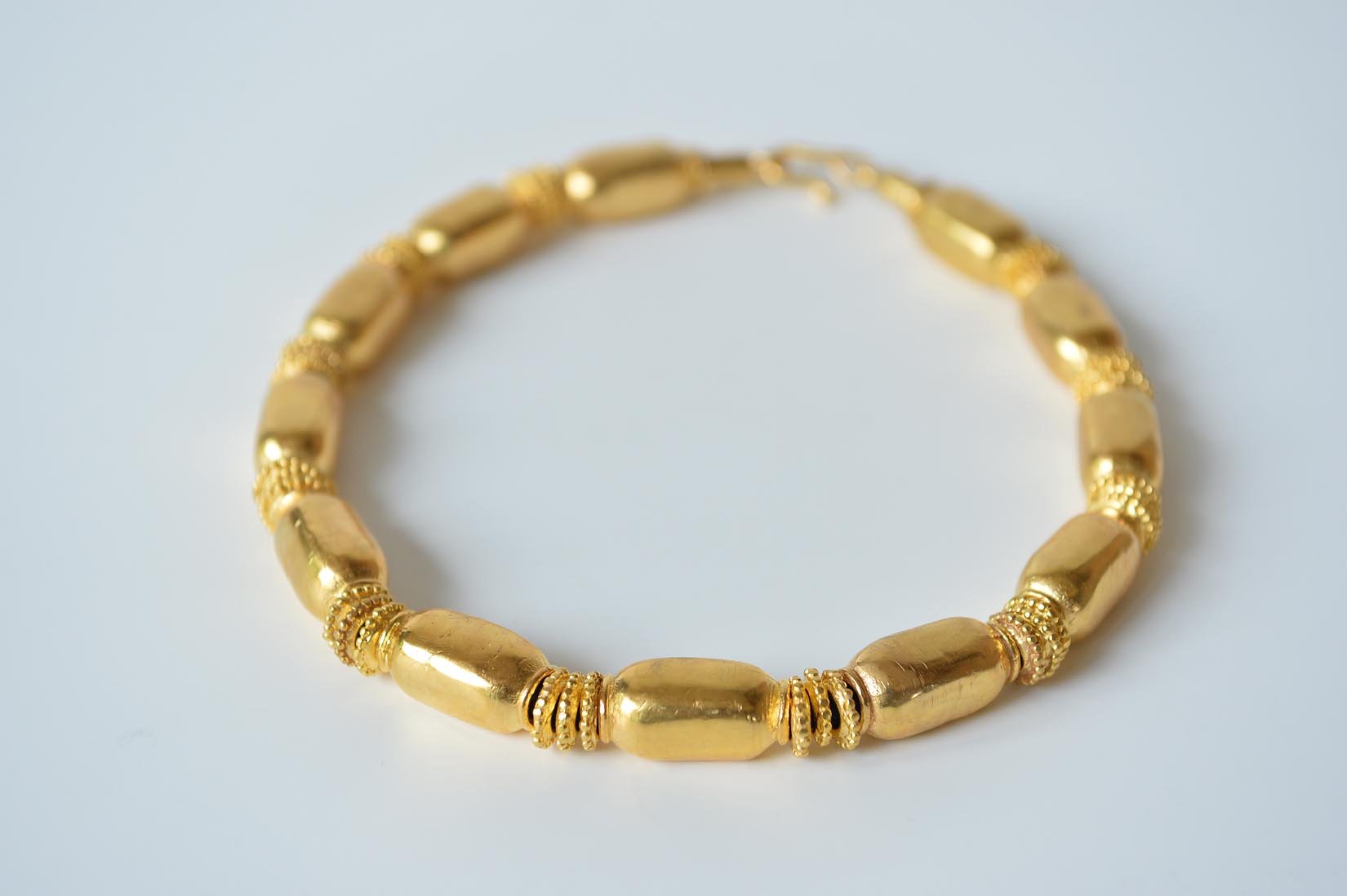 Gold "Etruscan" necklace by Elisabeth Riveiro - Natalia Willmott