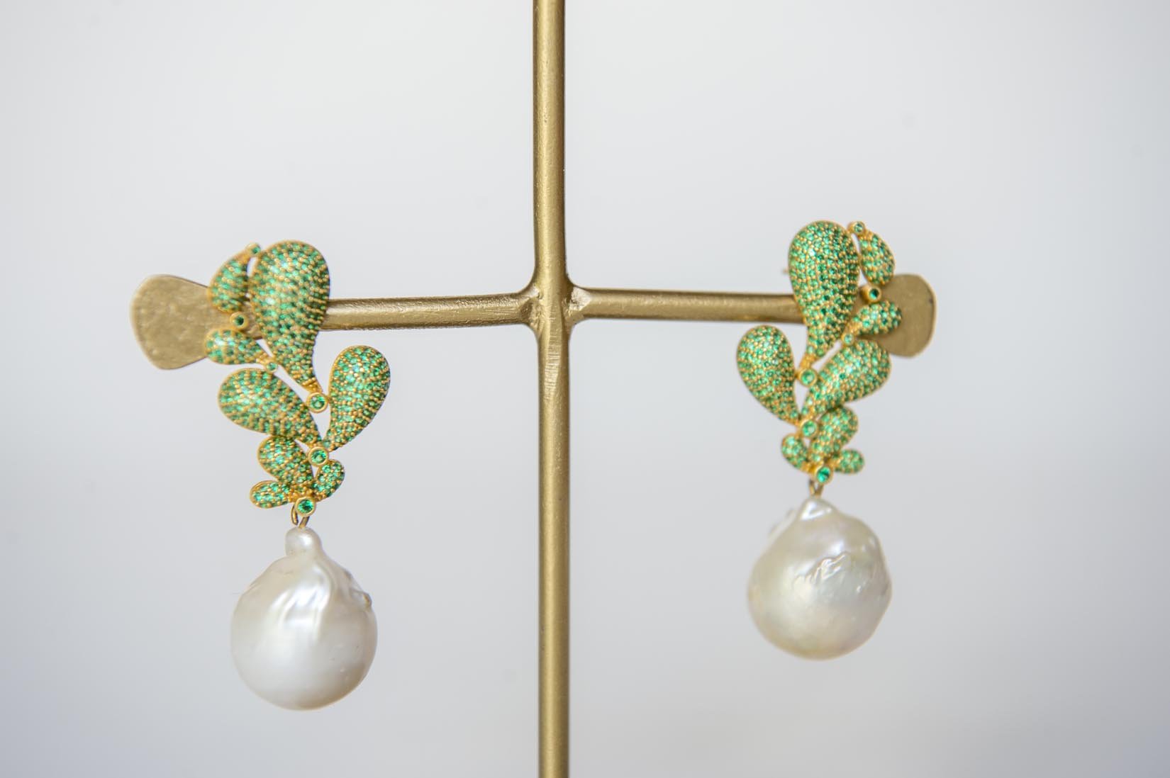 Green zircon drop earrings with baroque Pearl - Natalia Willmott