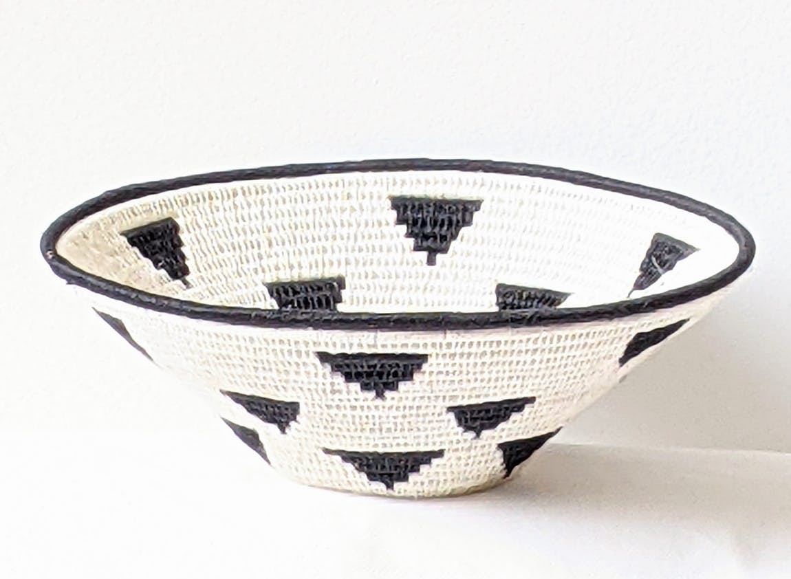 Hand woven sisal basket plate - black and white triangles - Natalia Willmott