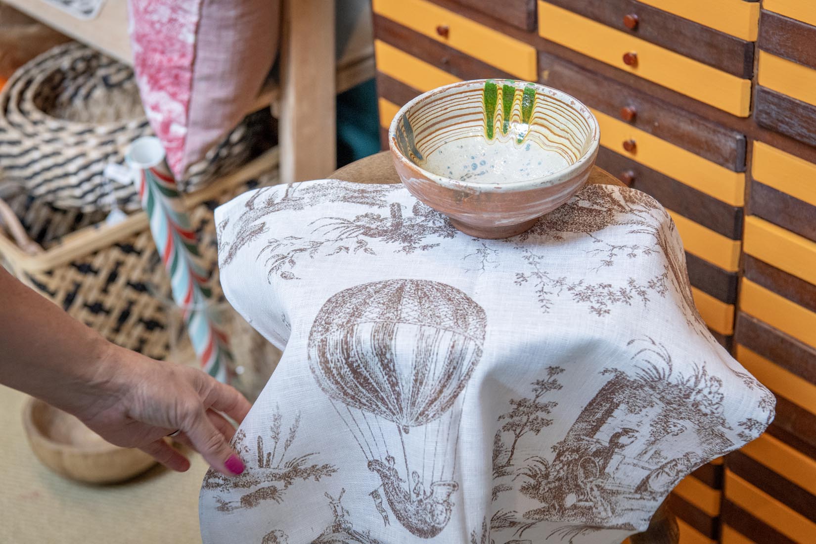 Hot air ballon "Toile de Jouy" linen taupe kitchen towel/dish cloth - Natalia Willmott