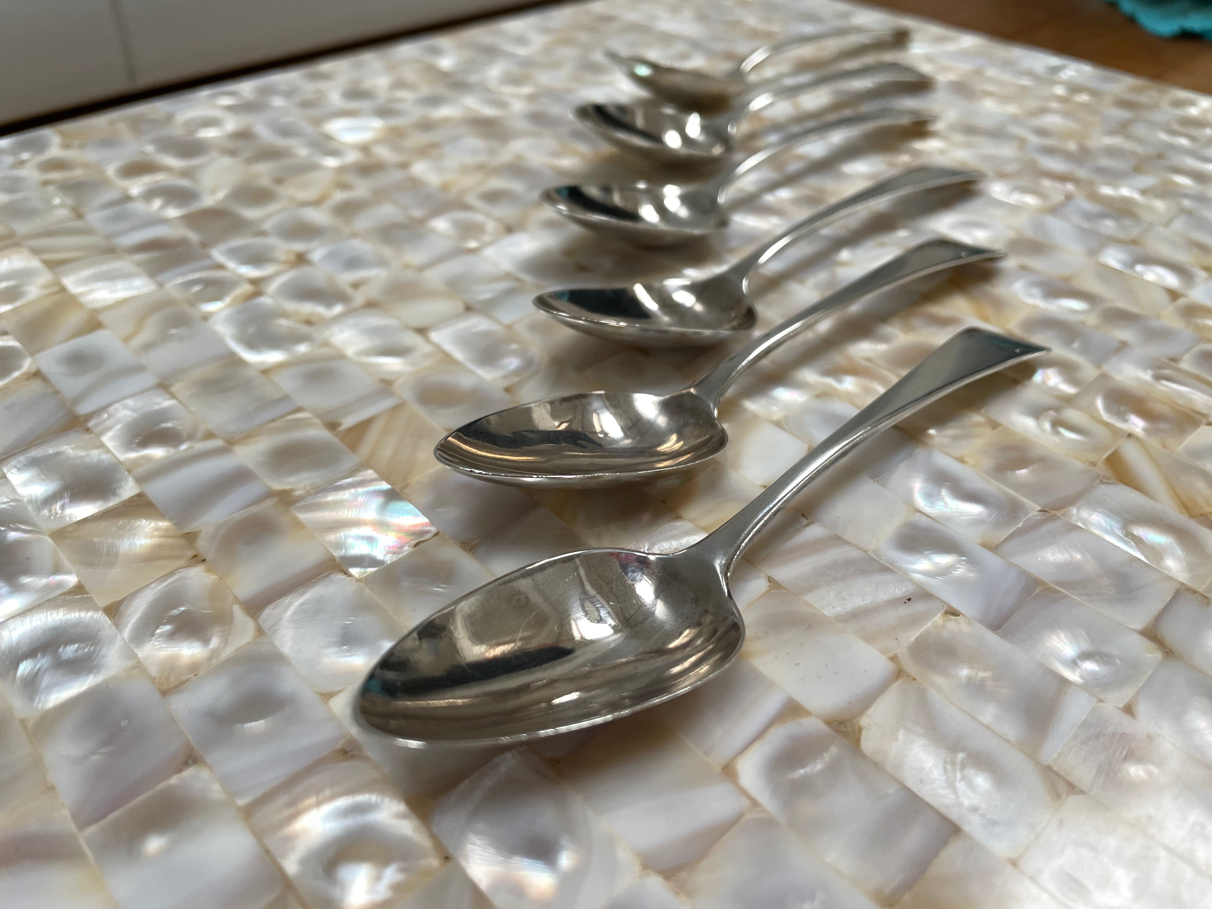 Solomon Hougham, George III hallmarked sterling silver set of teaspoons - Natalia Willmott