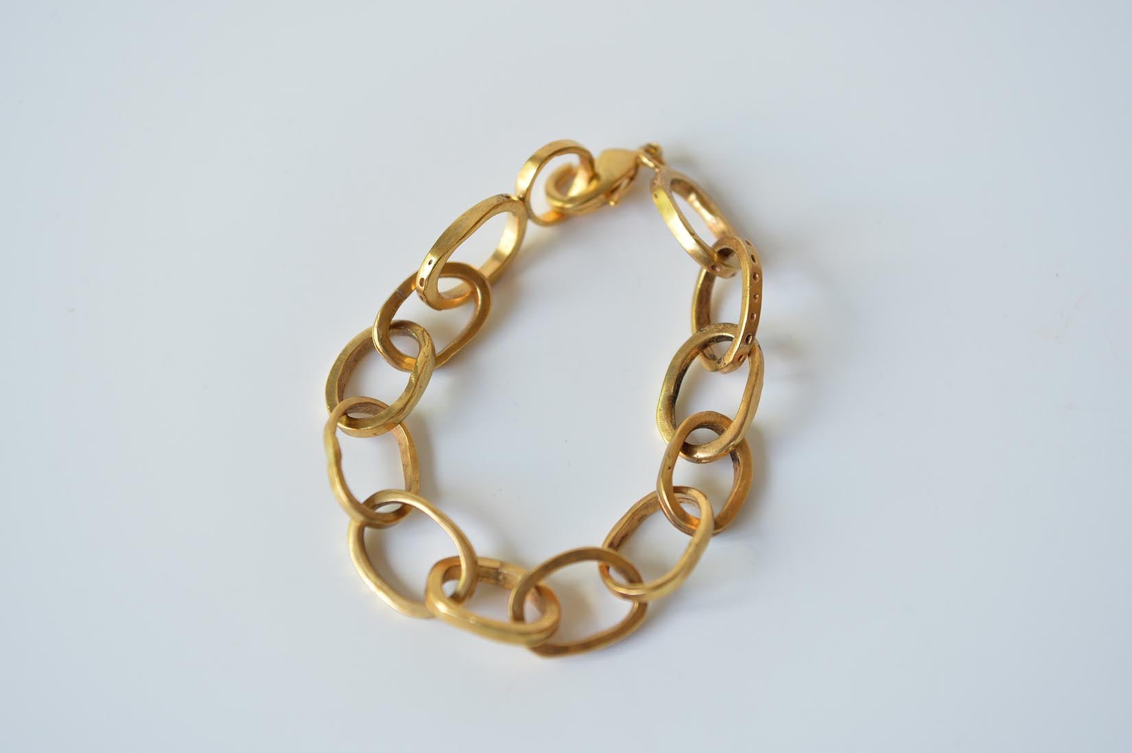 Loop chain bracelet by Elisabeth Riveiro - Natalia Willmott