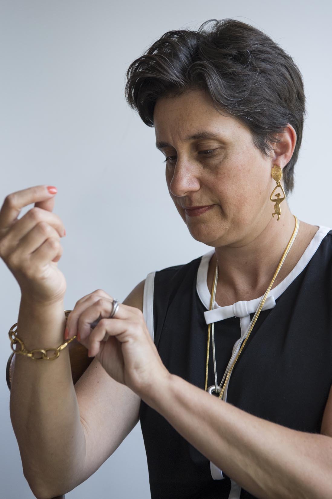 Loop chain bracelet by Elisabeth Riveiro - Natalia Willmott