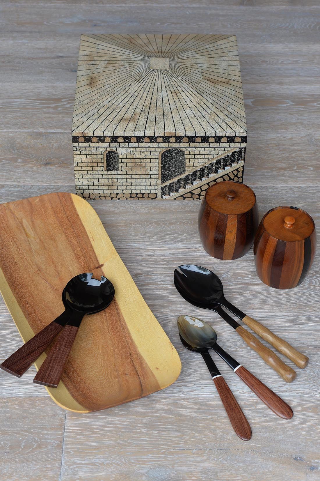 Mango wood tray - Natalia Willmott