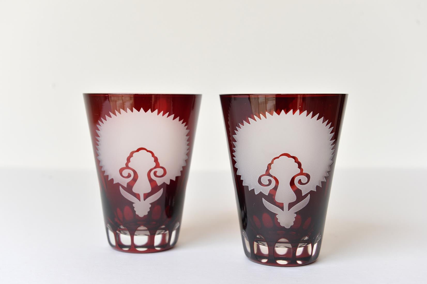 Pair of cut glass glasses with an Ottoman design - Natalia Willmott