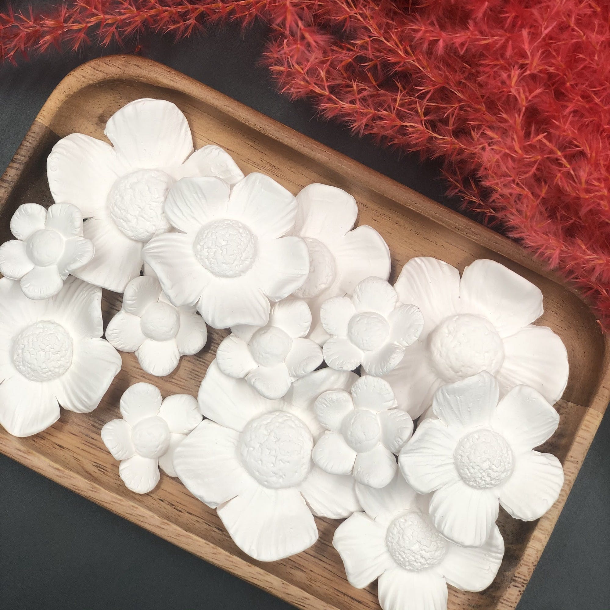 Perfume diffuser wood tray and Porcelain flowers - Natalia Willmott