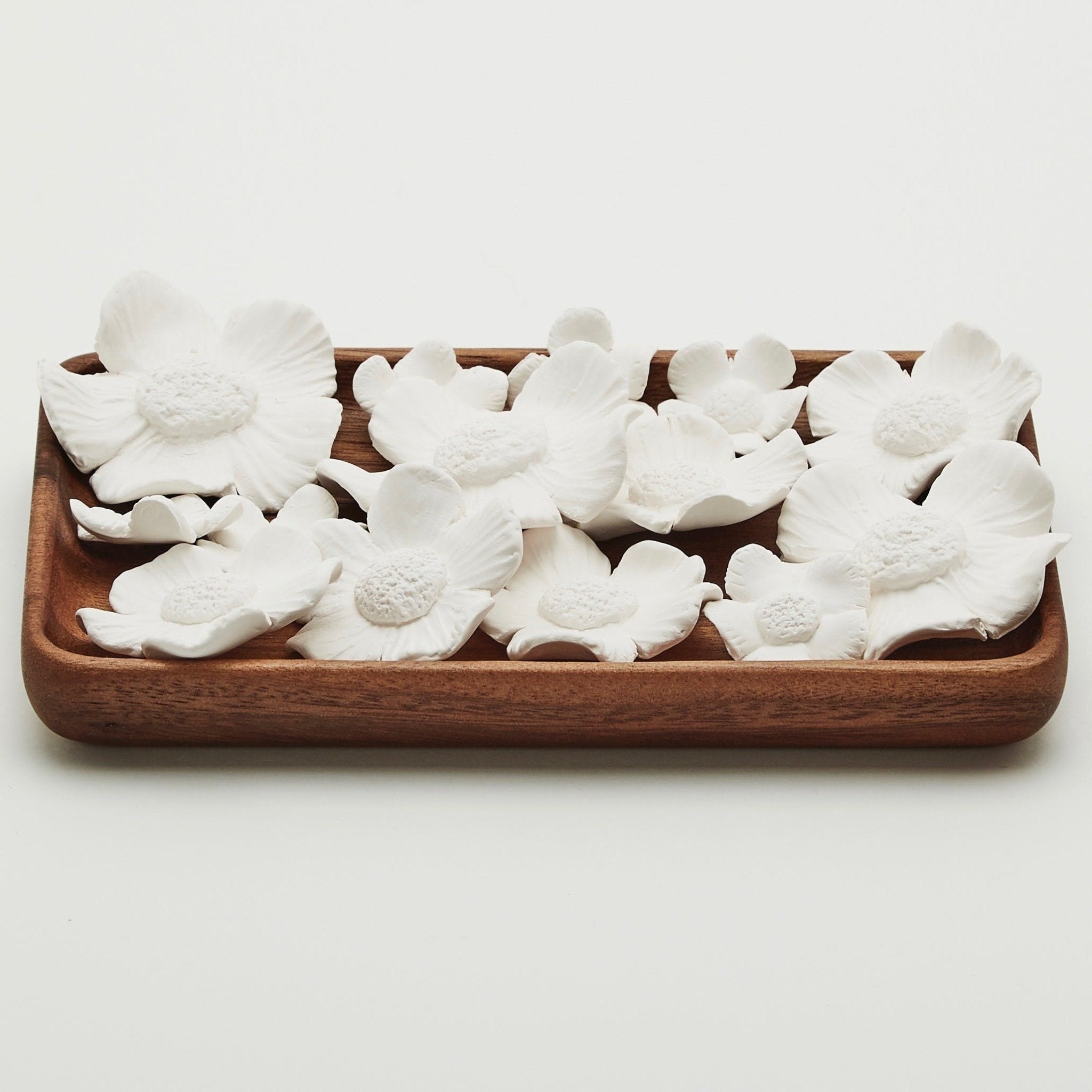 Perfume diffuser wood tray and Porcelain flowers - Natalia Willmott