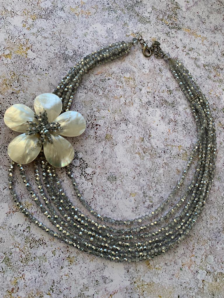 Rows of agate with mother-of-pearl flower necklace - Natalia Willmott