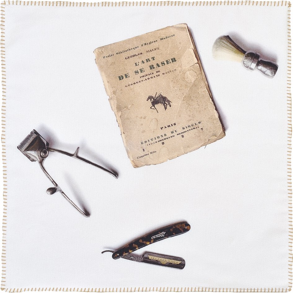 Square bath mat with image of shaving tools - Natalia Willmott