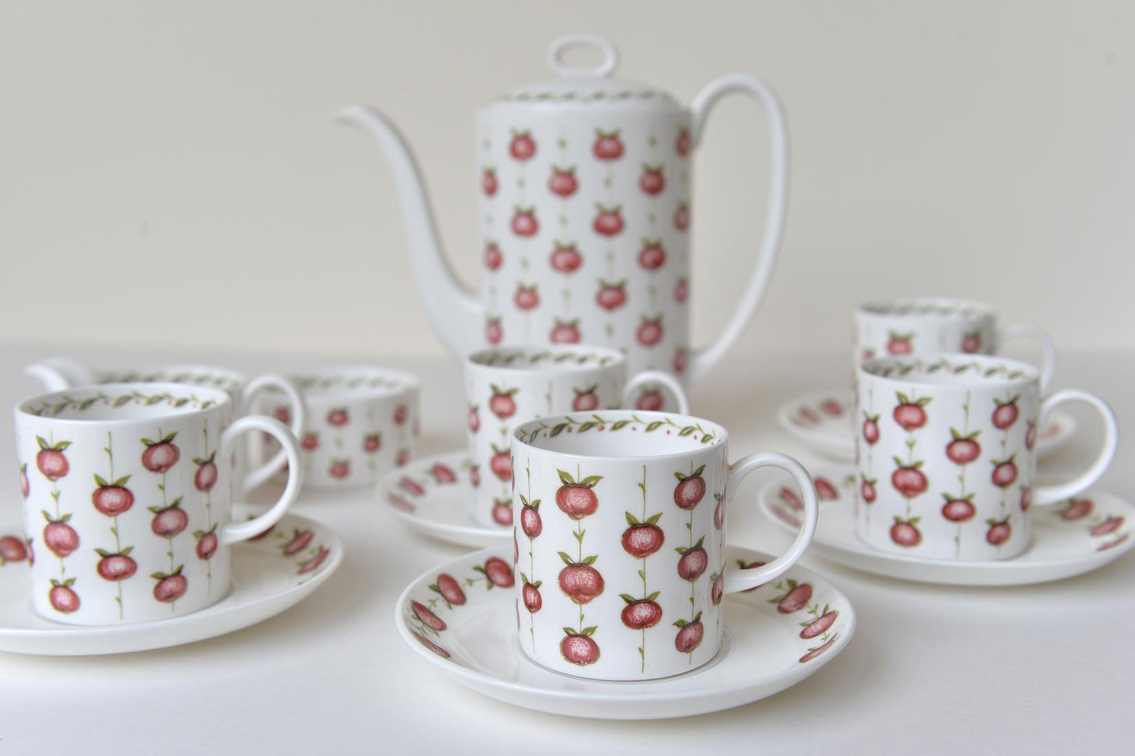 Susie Cooper "Apple Gay" coffee set - Natalia Willmott