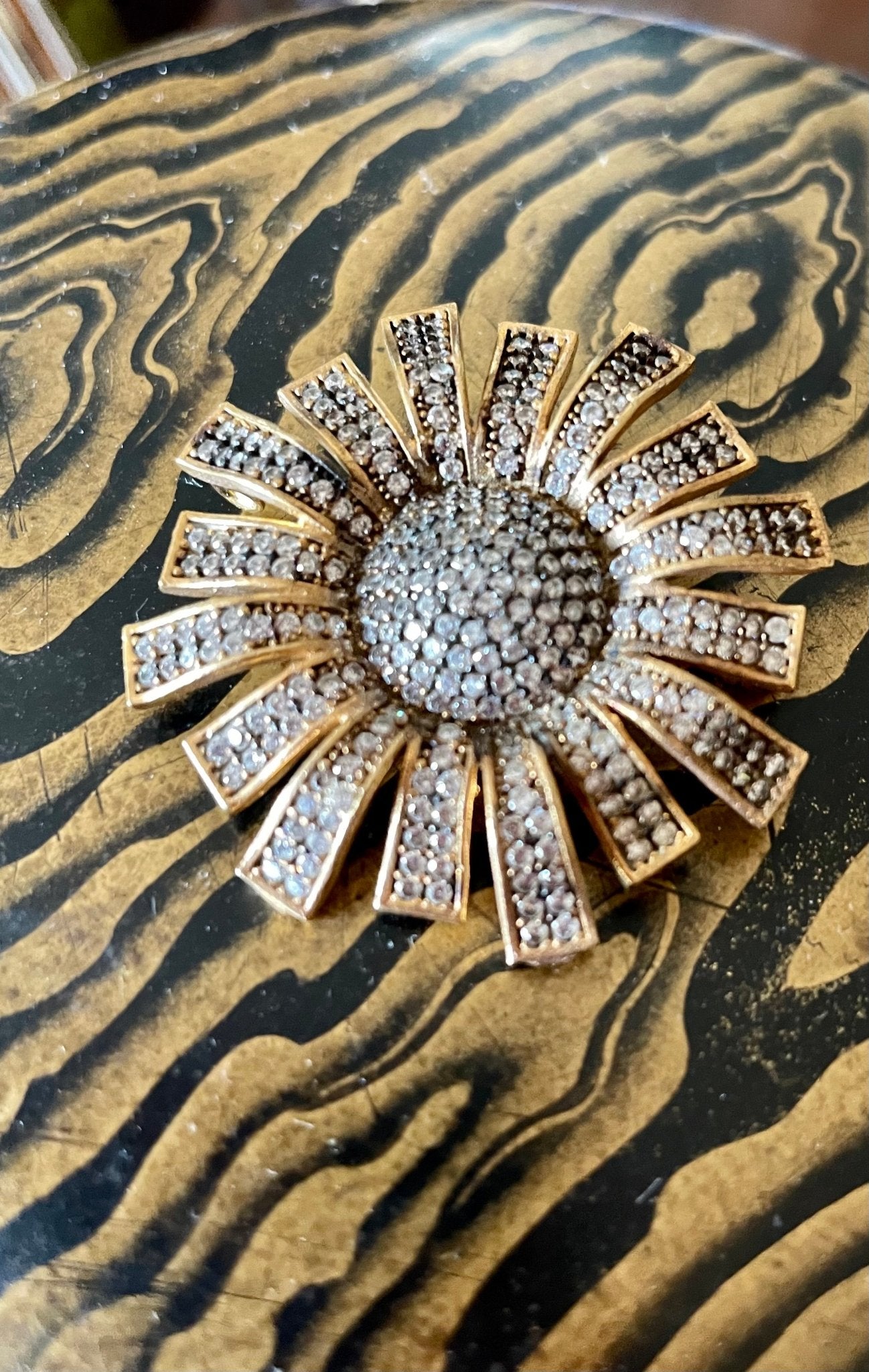 Zirconia brooch - Natalia Willmott