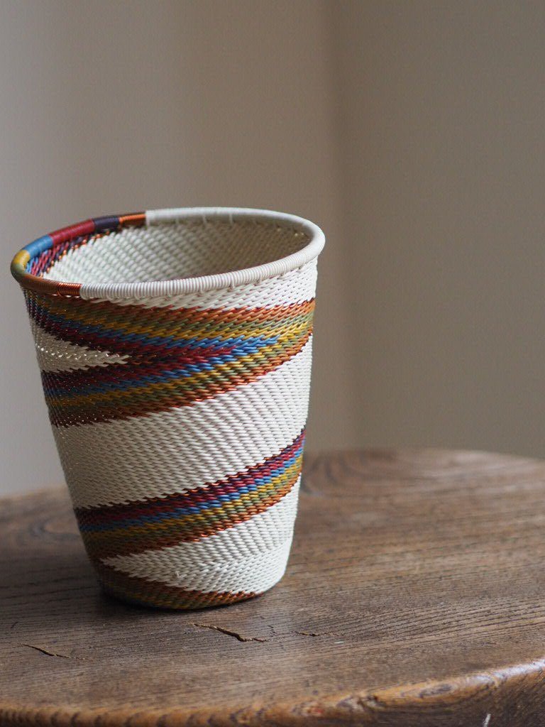 Zulu bowl with copper wire - Natalia Willmott