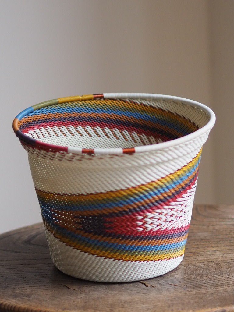 Zulu bowl with copper wire - Natalia Willmott