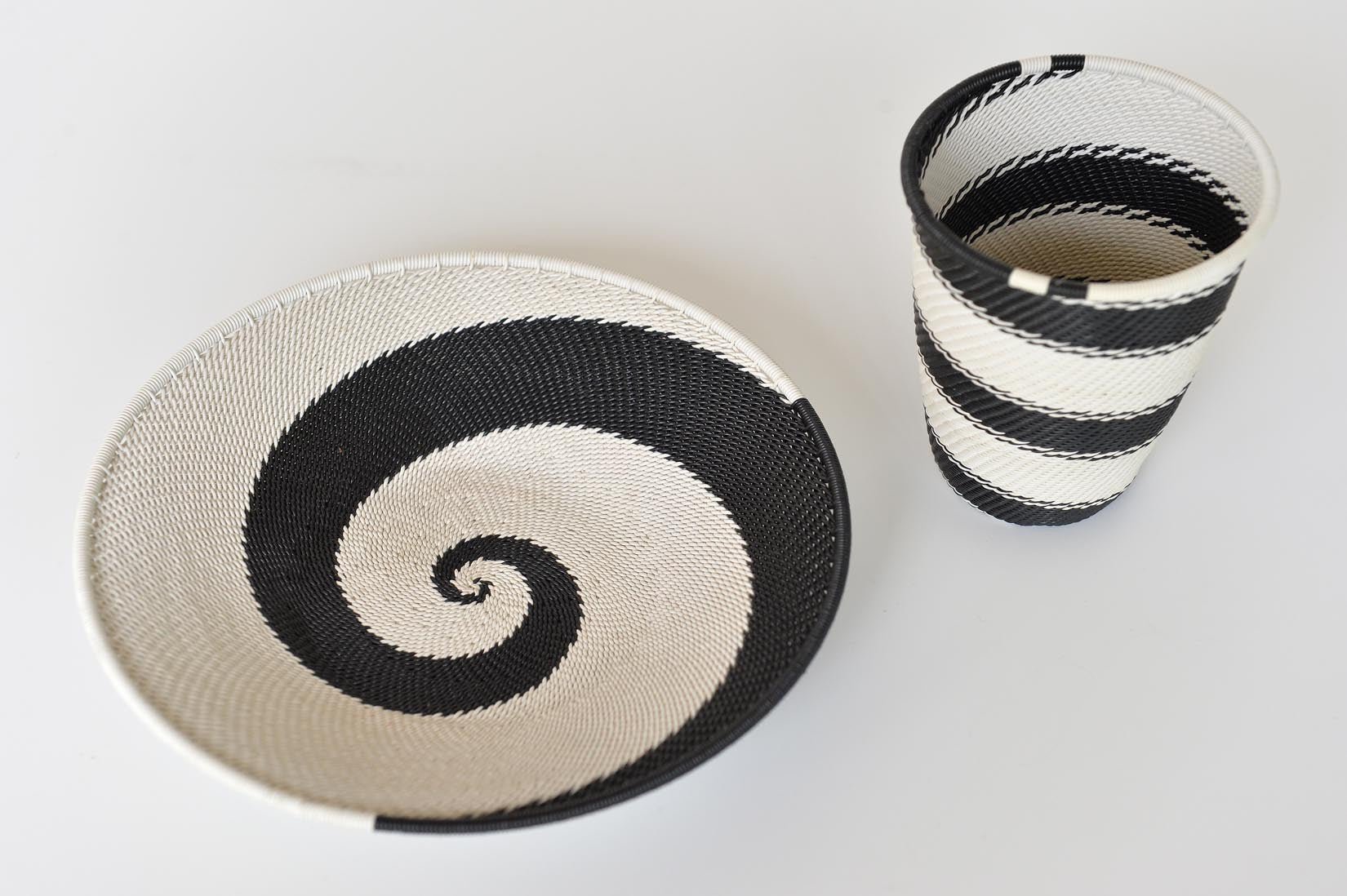 Zulu pencil holder and plate - Natalia Willmott