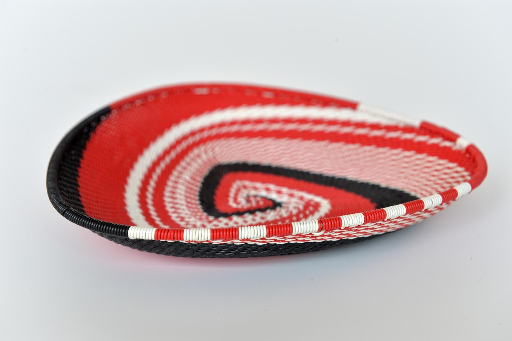 Zulu triangular basket plate - Red, black & white - Natalia Willmott