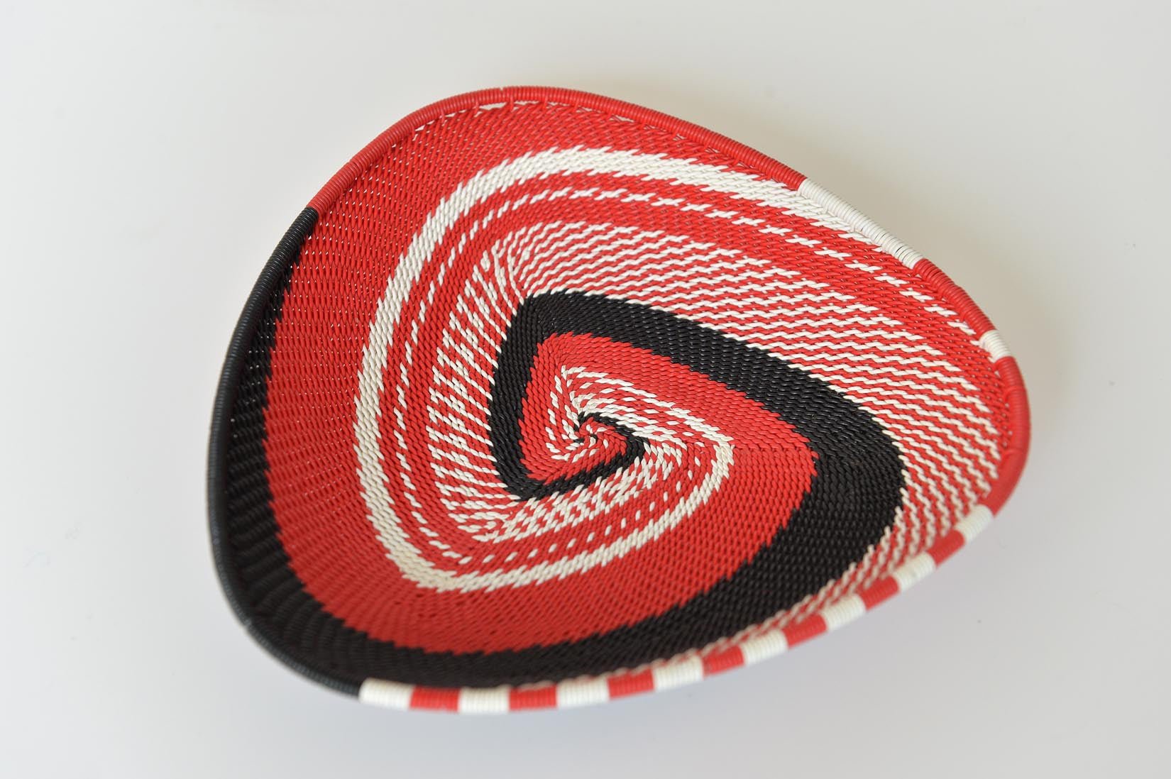 Zulu triangular basket plate - Red, black & white - Natalia Willmott