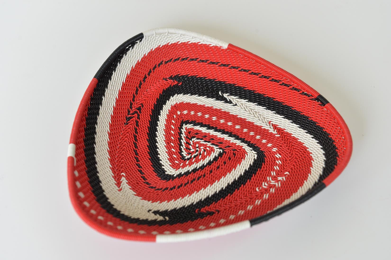 Zulu triangular basket plate - Red, black & white - Natalia Willmott