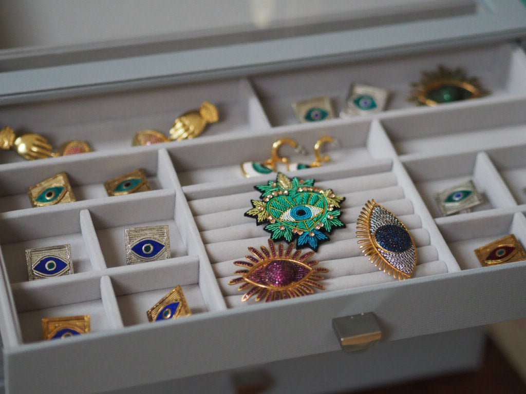10 Creative Ways to Style Your Brooch A Modern Take on a Timeless Clas ...