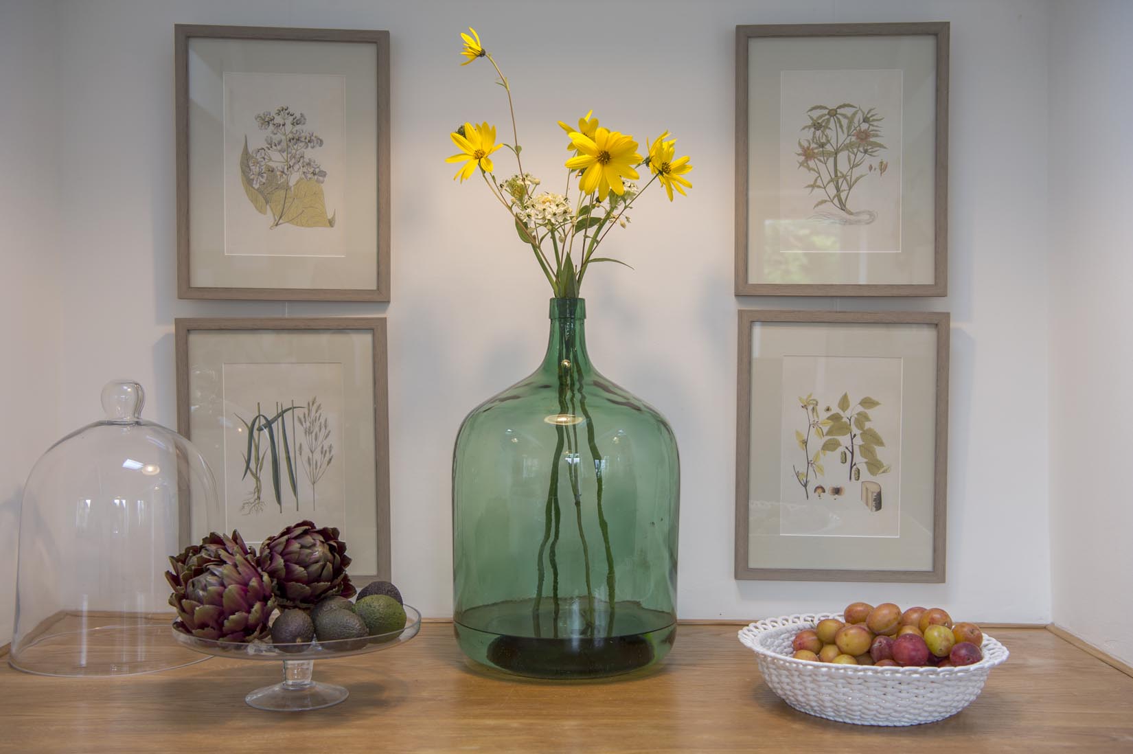 12 tips to Create gorgeous displays with your wall art with same size frames - Natalia Willmott