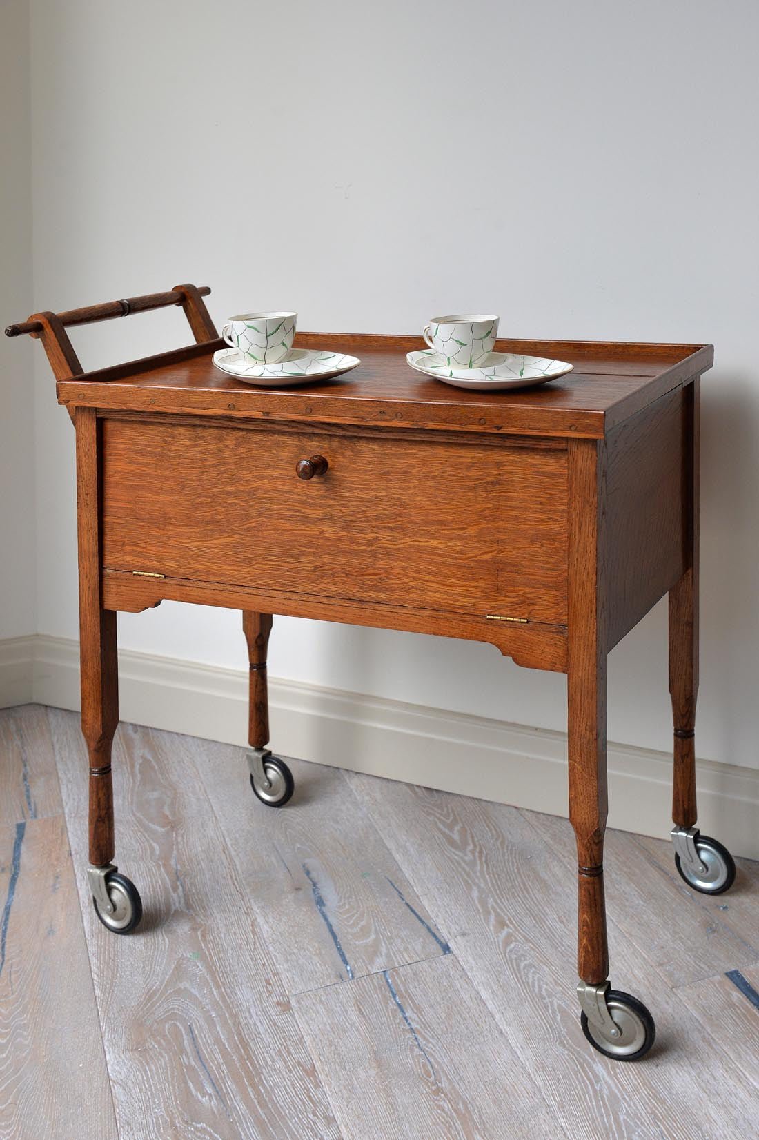 L'Atelier vintage trolley featured on Houzz and How oak fits well with the Japanese aesthetic - Natalia Willmott