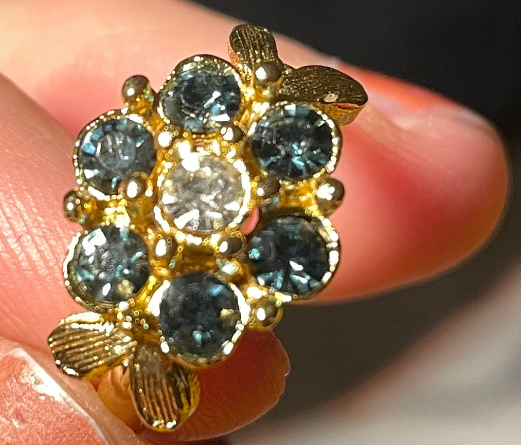 Adjustable vintage cluster ring with crystals