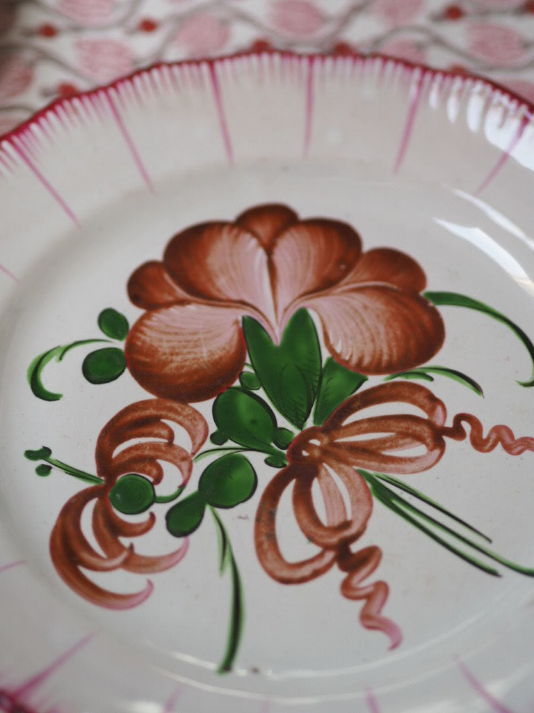 Elegant Faience Les Islettes plate with flowers or coq - Natalia Willmott