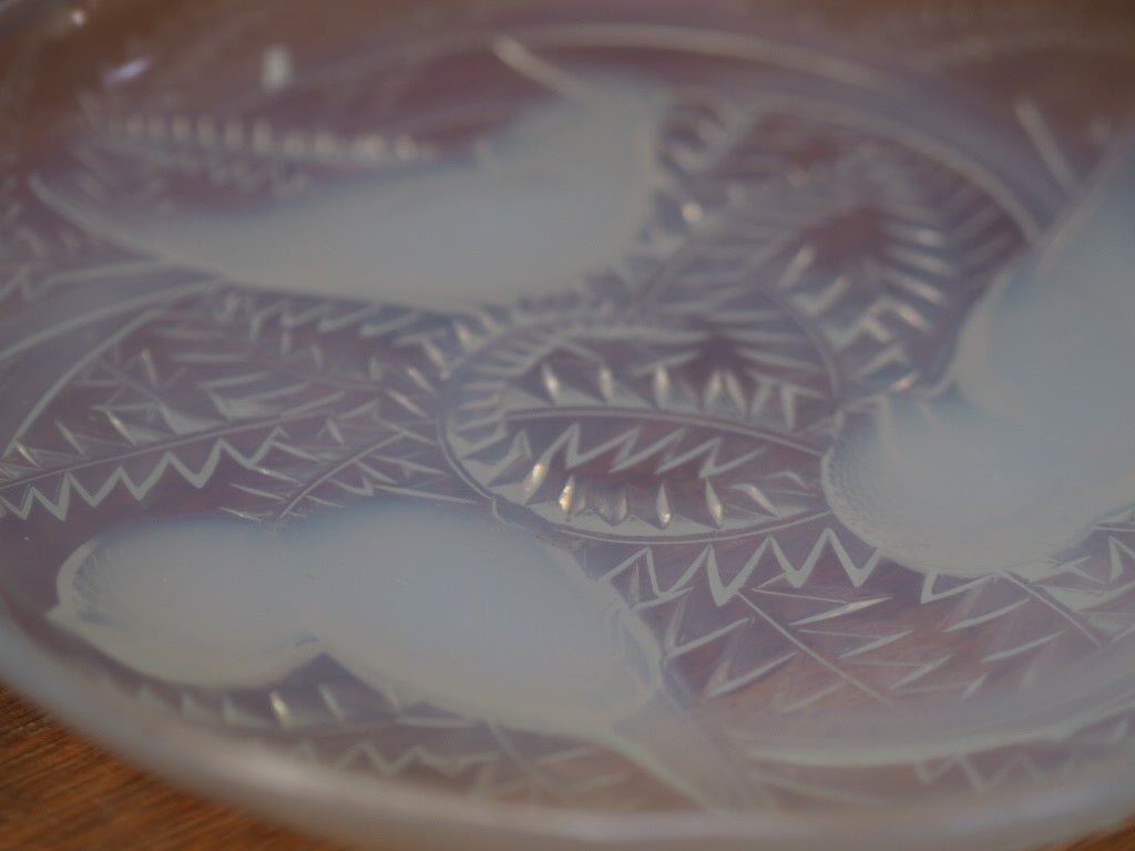 Antique glass opalescent "Birds" bowl Pierre D'Avesn - Natalia Willmott