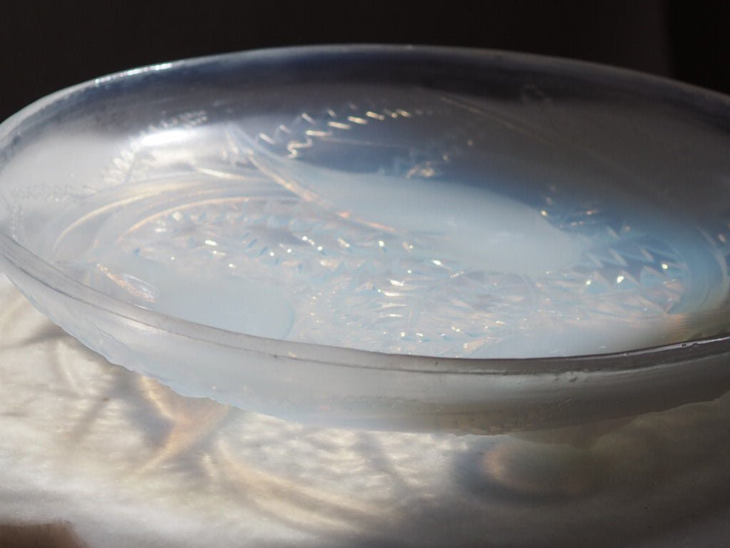 Antique glass opalescent "Birds" bowl Pierre D'Avesn - Natalia Willmott