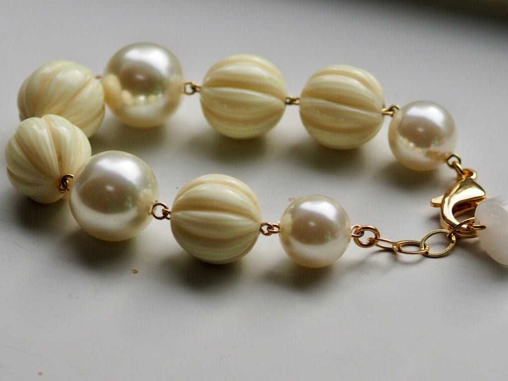 Boule and pearl cream bracelet - Natalia Willmott