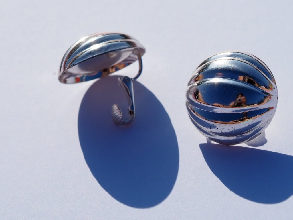 Circular clip on earrings - Natalia Willmott